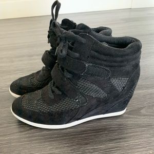 Madden Girl Hickorry Wedge Sneaker Size 8.5